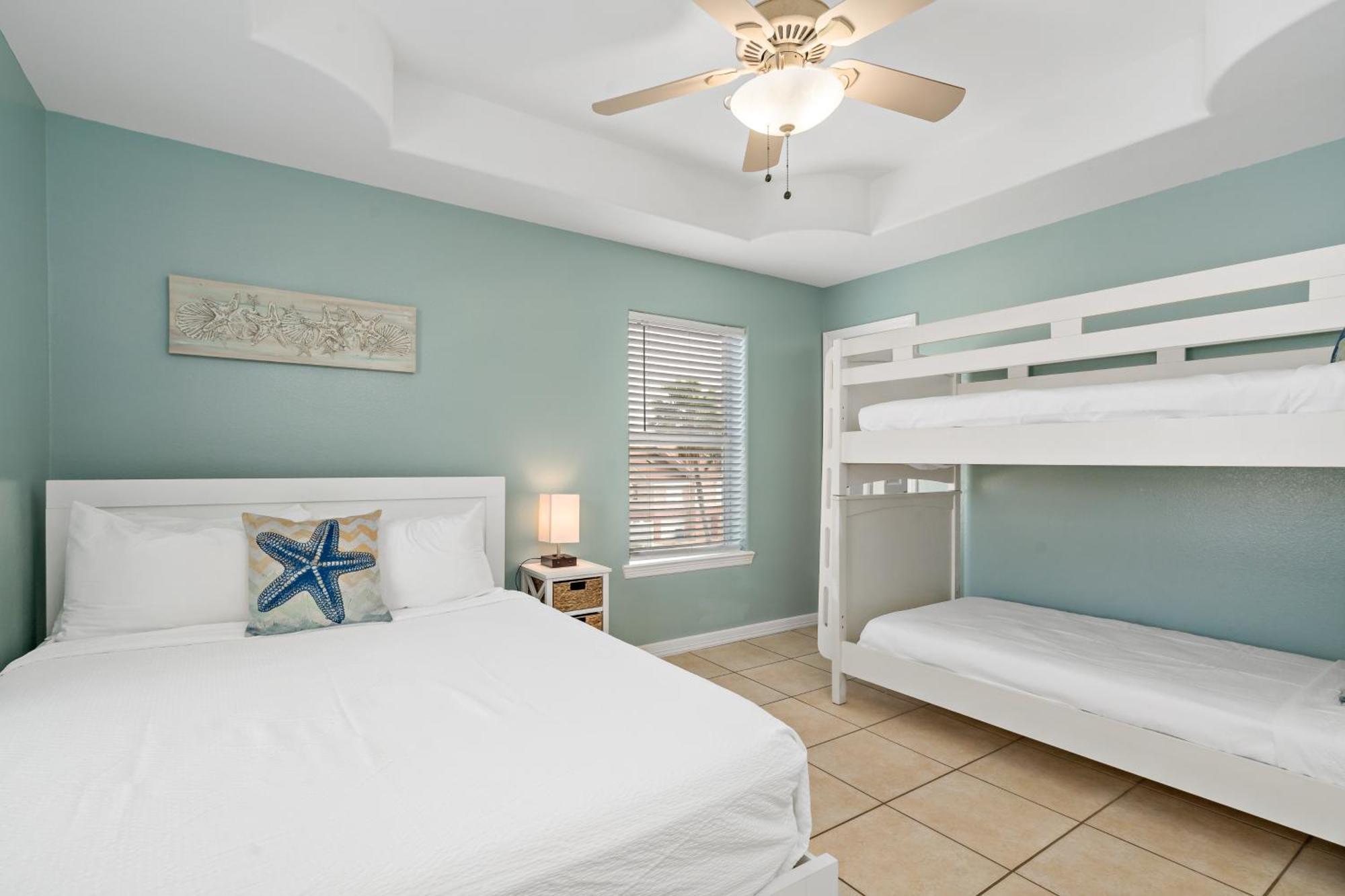 Island Escape & Huisache Townhome South Padre Island Room photo