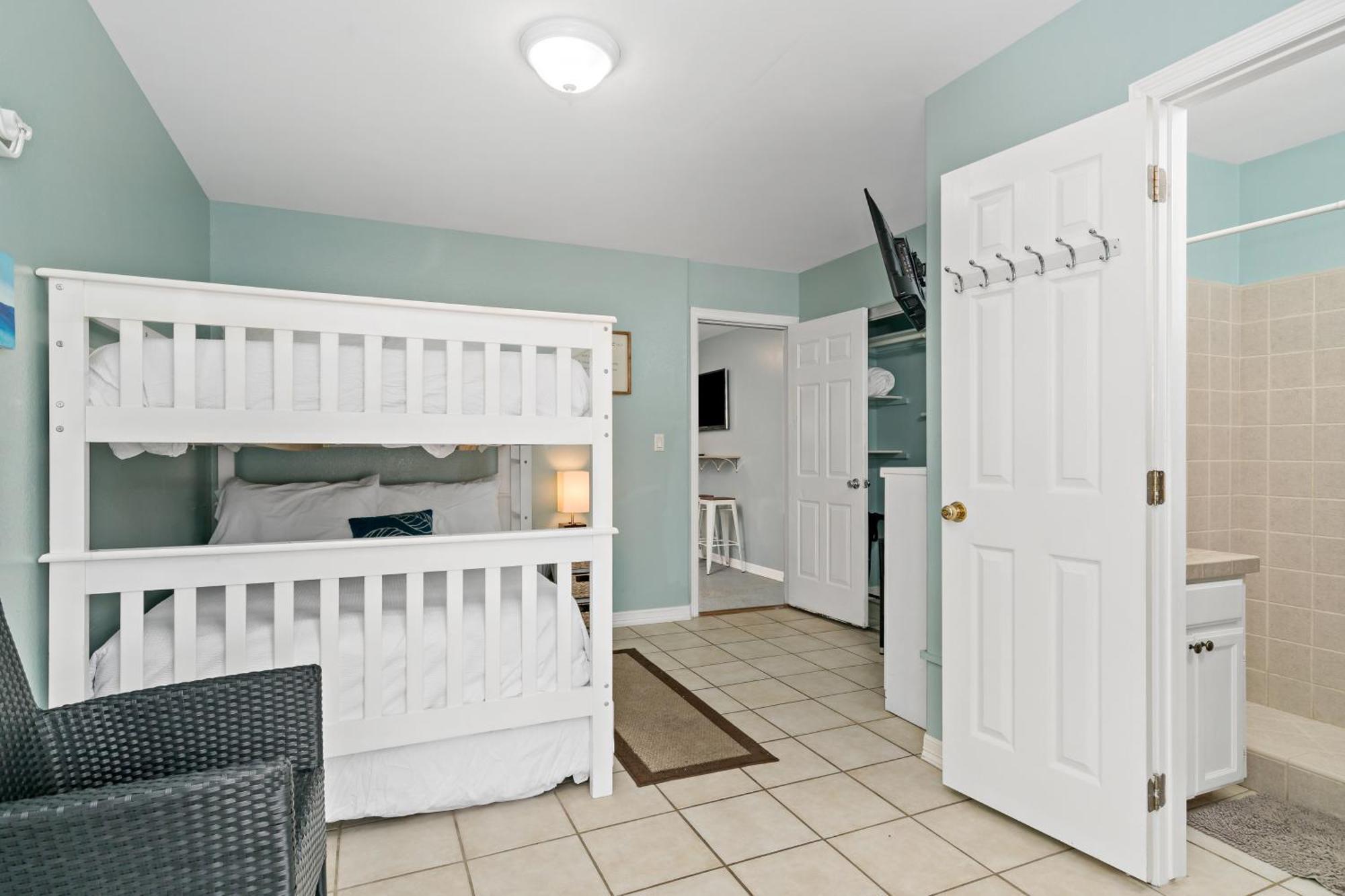 Island Escape & Huisache Townhome South Padre Island Room photo